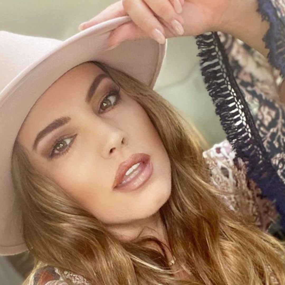 Kelly Brook sends fans wild in the most stunning outfit for autumn