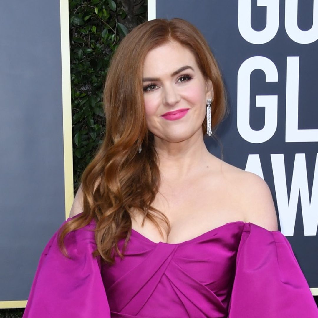 Isla Fisher shocks with appearance in new photo from set of Wolf Like Me
