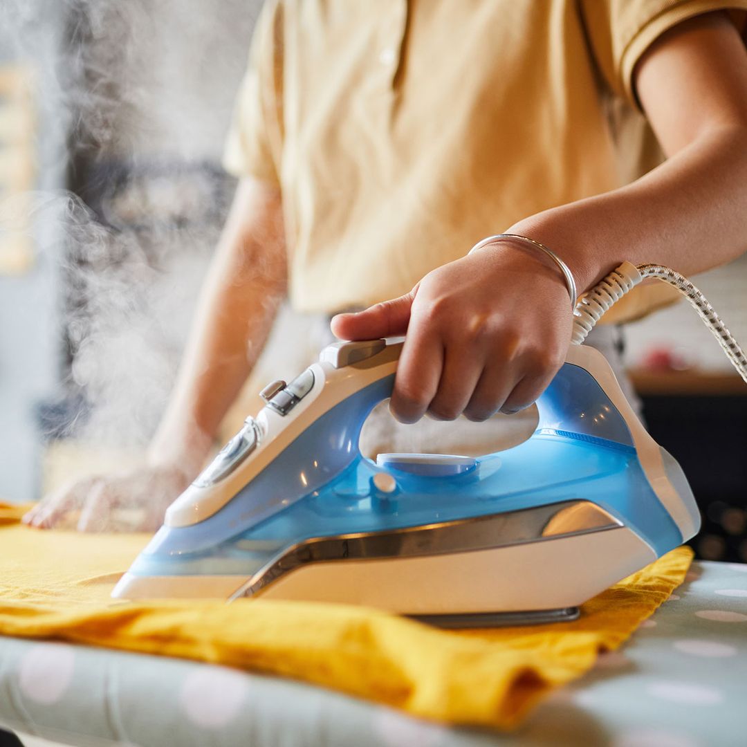 5 best steam irons to keep your clothes crease-free