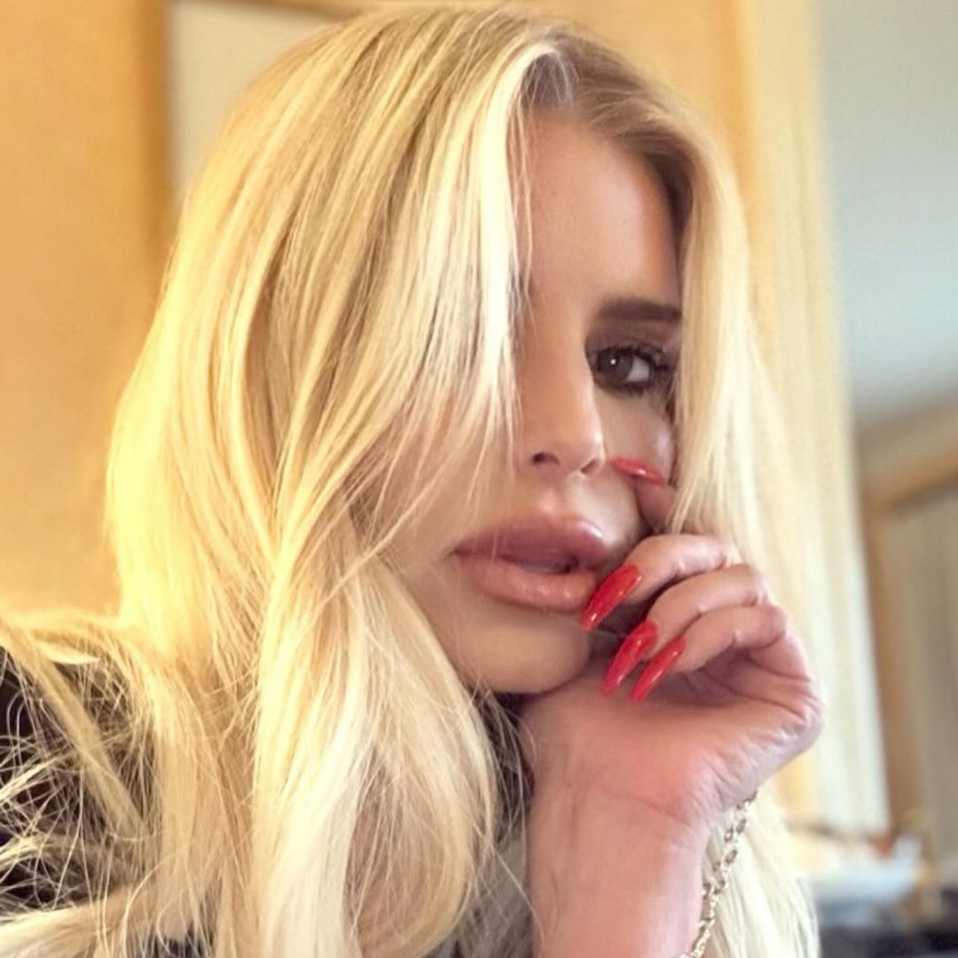 Jessica Simpson's mini-me daughter Maxwell, 12, towers above her in new photo