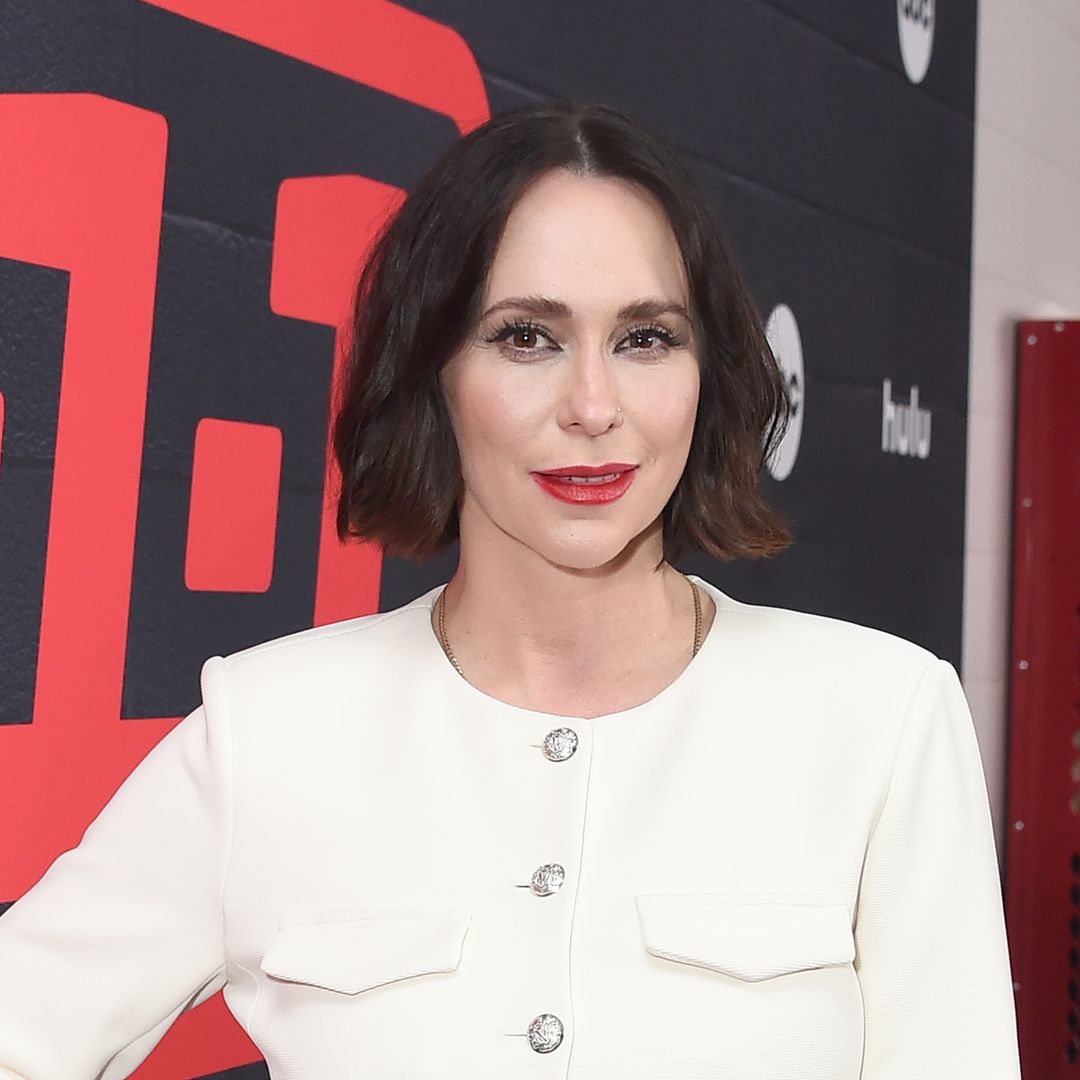 Jennifer Love Hewitt shares adorable first photo of her three kids – 10 years after becoming a mom