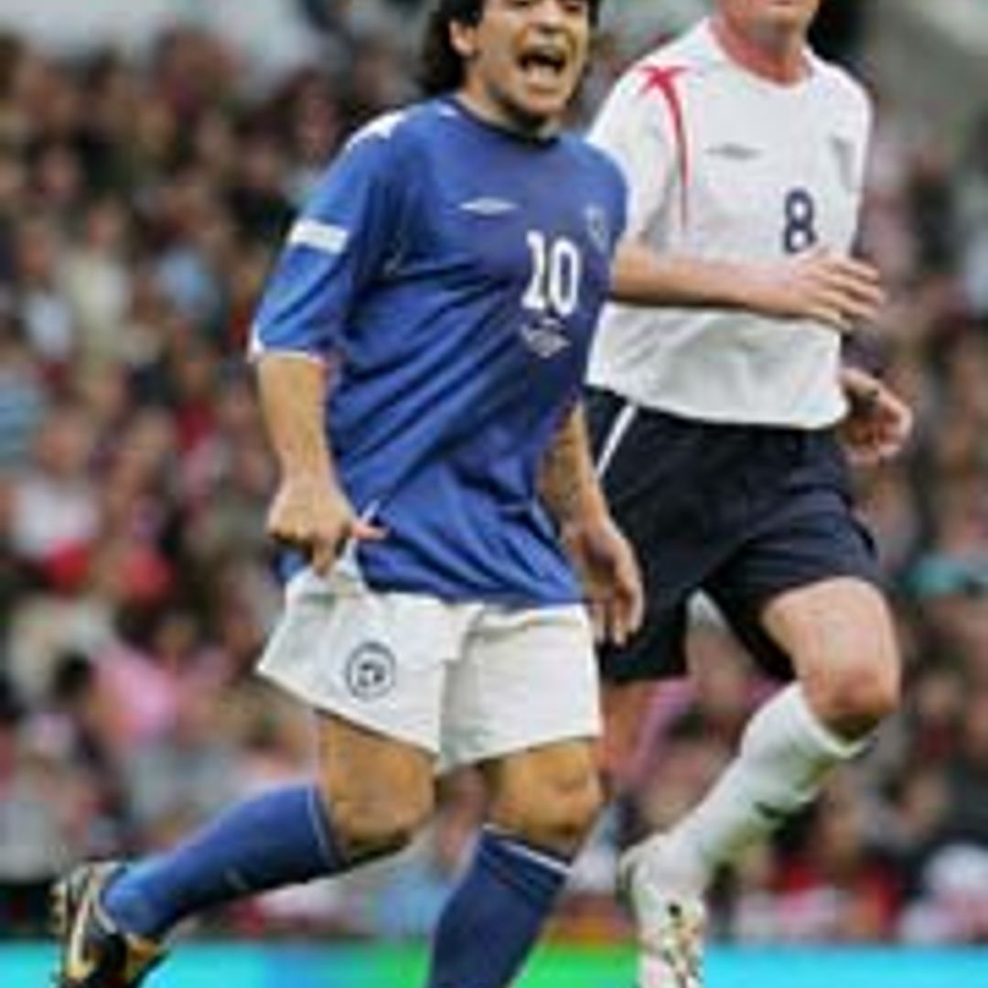 Robbie leads England to football glory