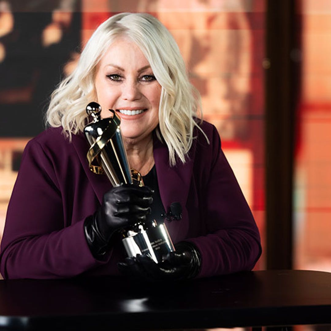 Watch Jann Arden's emotional performance and speech from her Canadian Music Hall of Fame induction at the JUNOs