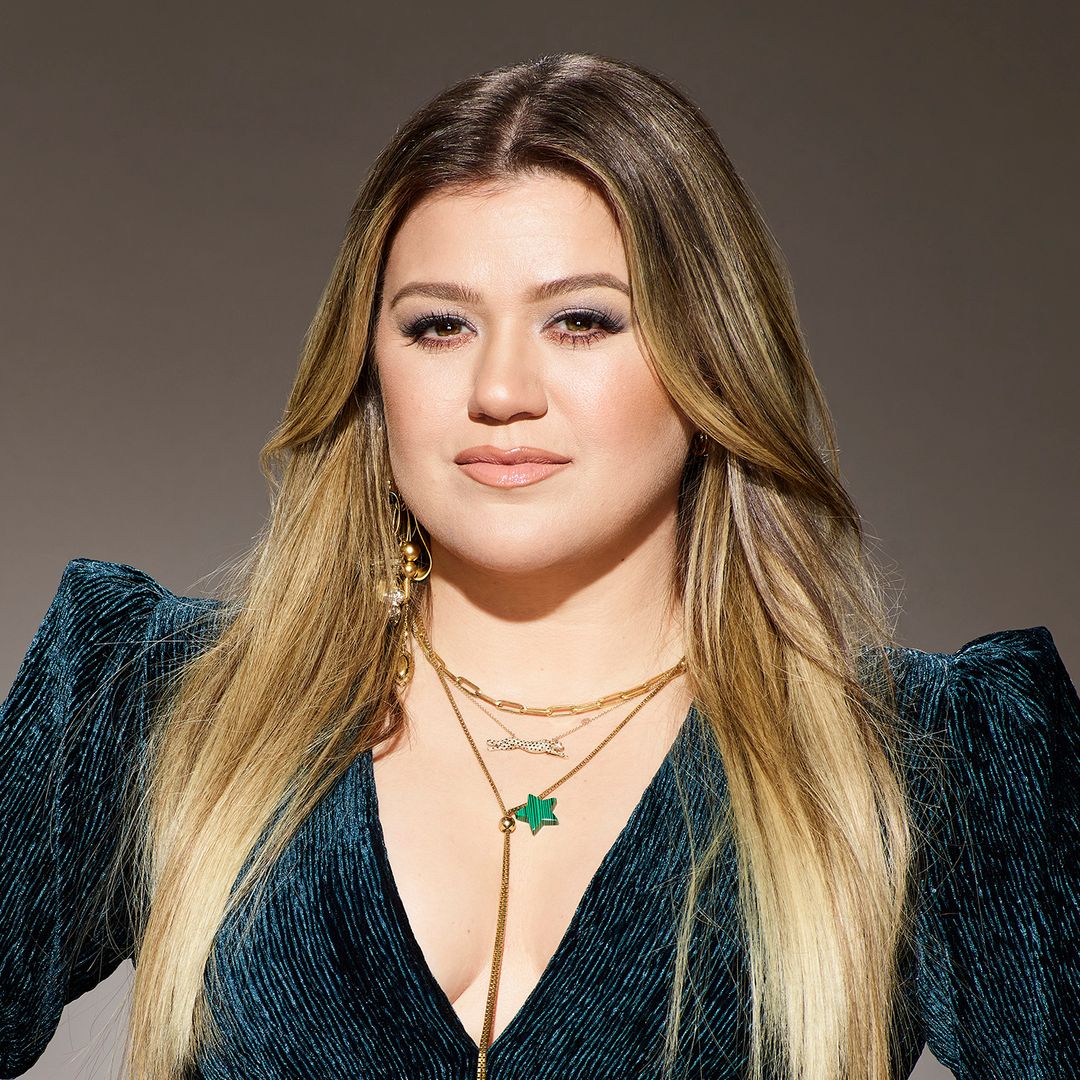 Kelly Clarkson, 42, reveals smart hack for wearing a crop top and not showing skin