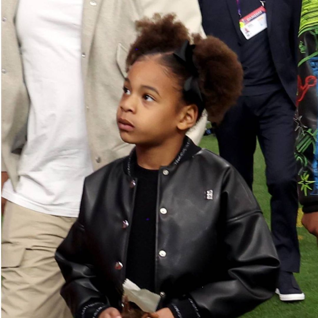 Emotional Rumi Carter comforted by Beyoncé and Blue Ivy as she suddenly gets overwhelmed on stage
