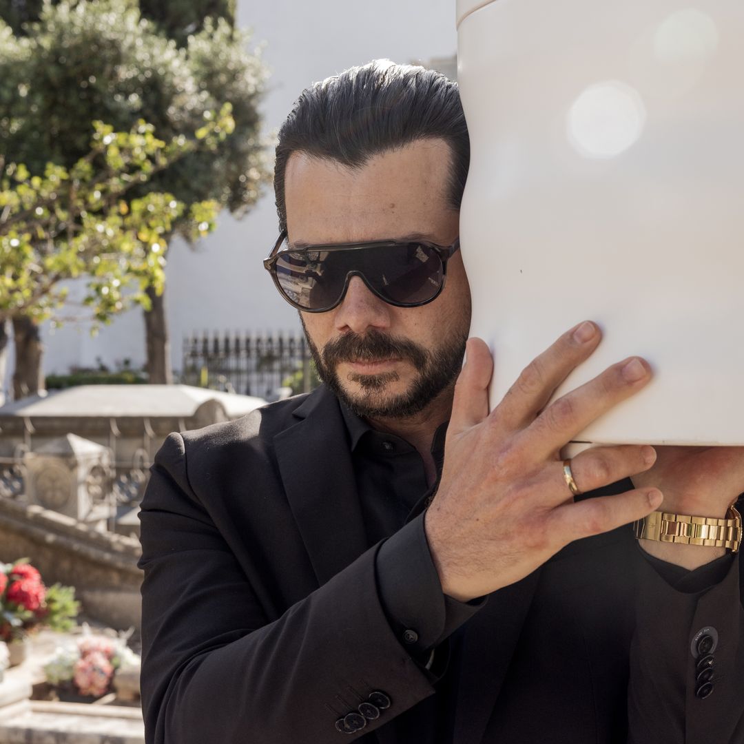 Netflix viewers 'hooked until the very end' of 3-part mystery thriller storming the charts