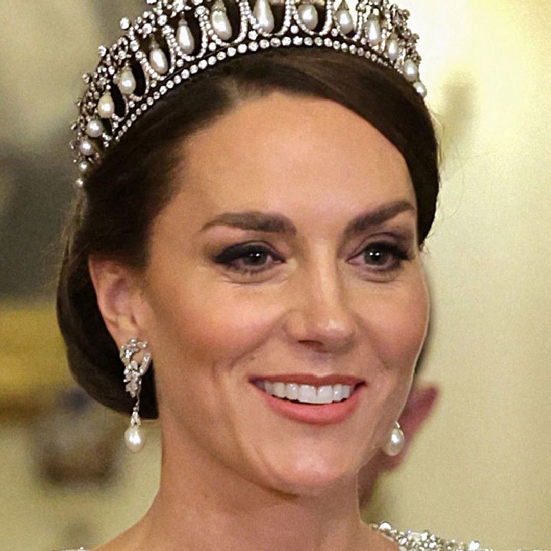 Why Kate Middleton wore a blue sash to state banquet