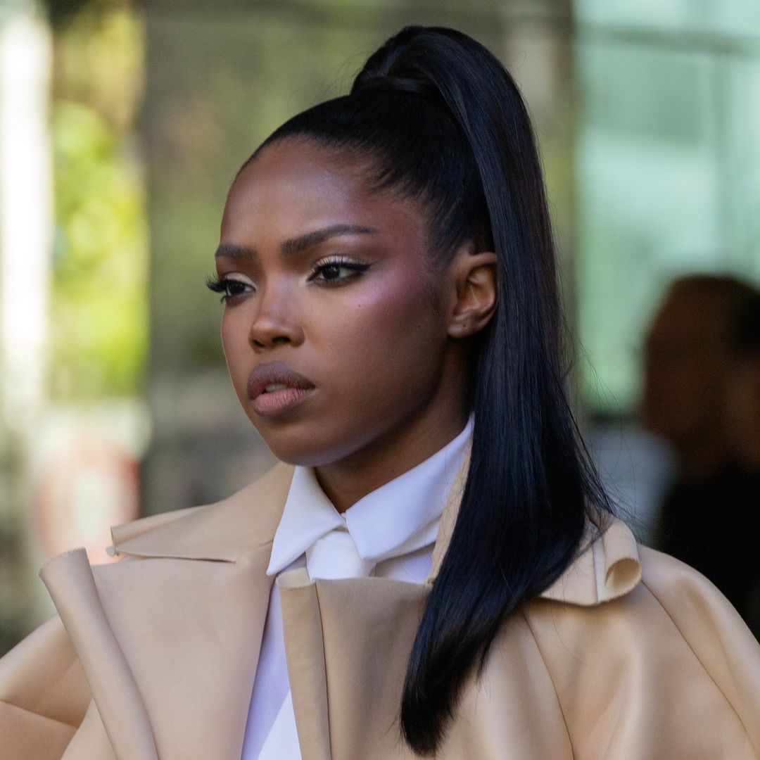 90s ponytail in style today how to