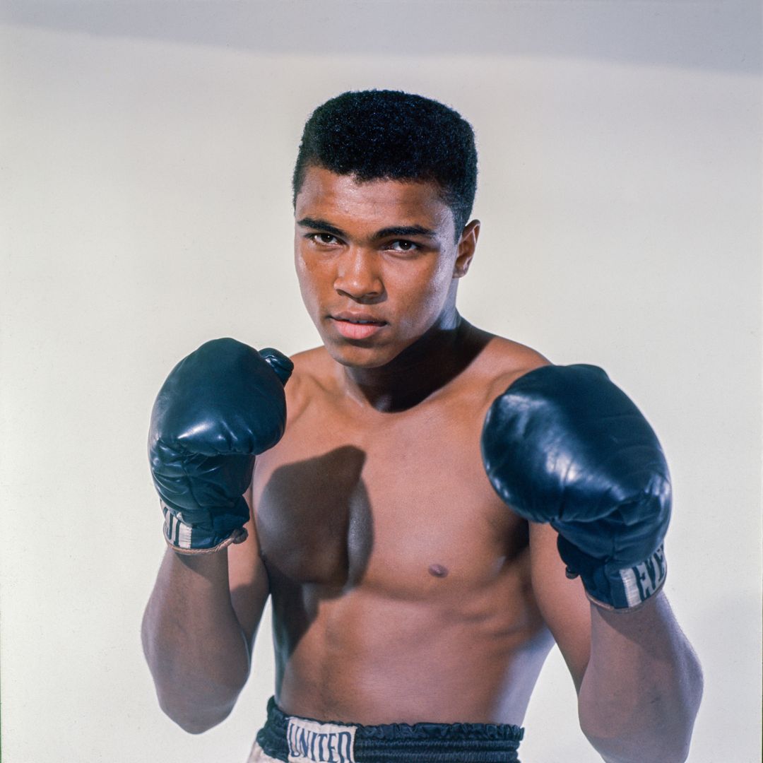 Michael J. Fox, Ozzy Osbourne et plus de célébrités qui sont devenues publiques avec la maladie de Parkinson 4 Cassius Clay, candidat aux poids lourds de 20 ans de Louisville, Kentucky, pose pour la caméra le 17 mai 1962 à Bronx, New York