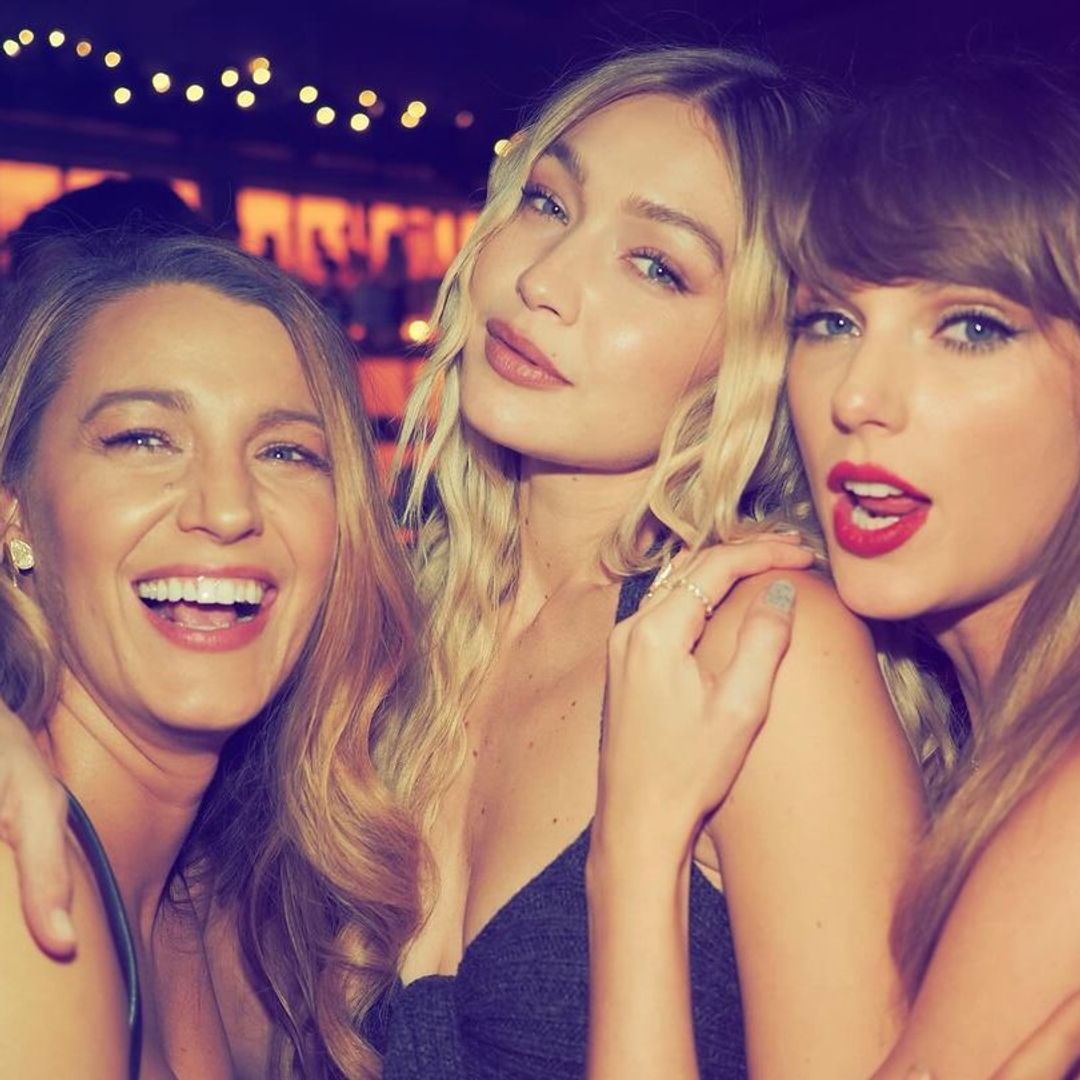 Blake Lively, Gigi Hadid and Taylor swift pose for a friendly pic 