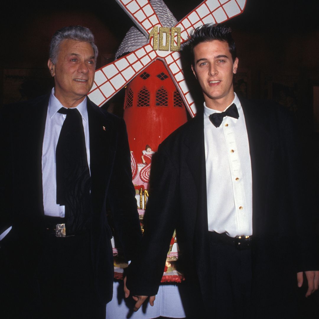 Tony Curtis et son fils Nicholas Curtis lors d'une soirÃ©e au Moulin Rouge Ã  Paris le 6 octobre 1989, France.