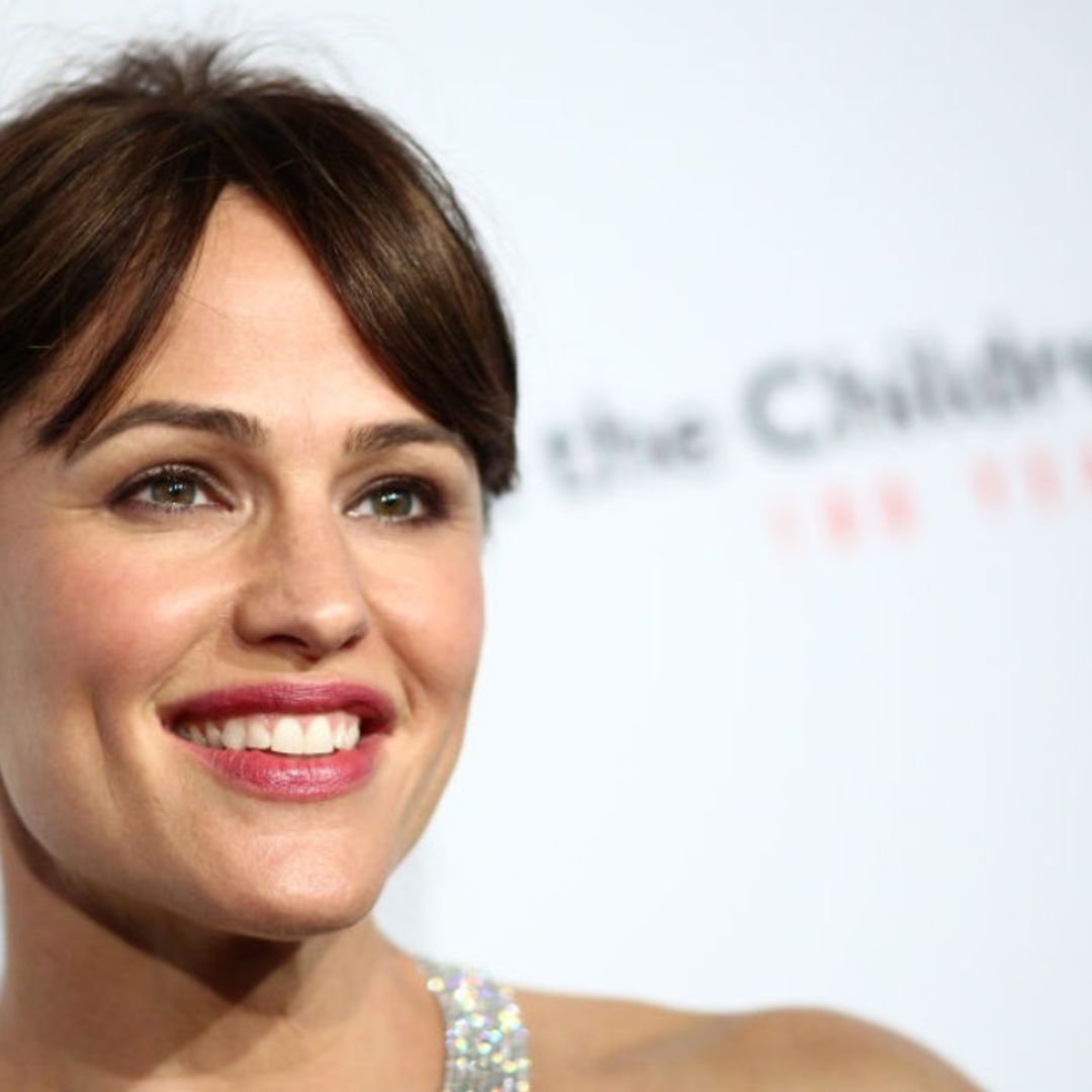 Jennifer Garner wears high-waisted joggers and turtleneck - and fans love her for it