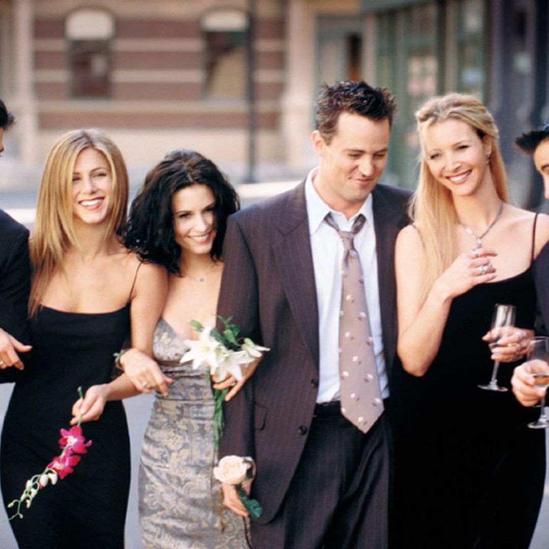Courteney Cox shares NEW episode of Friends - and fans react!