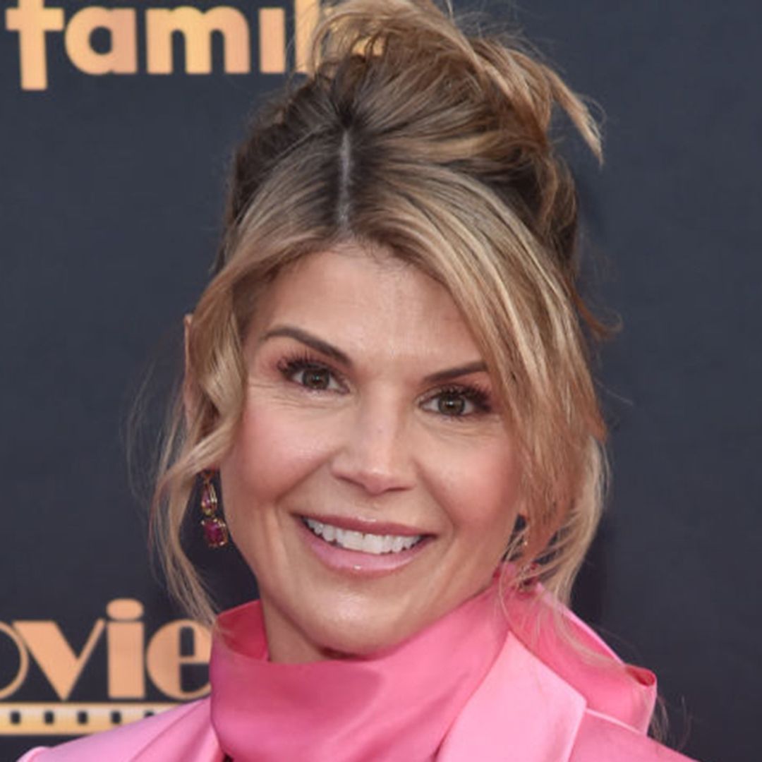 Lori Loughlin makes head-turning appearance at first awards show following college admissions scandal