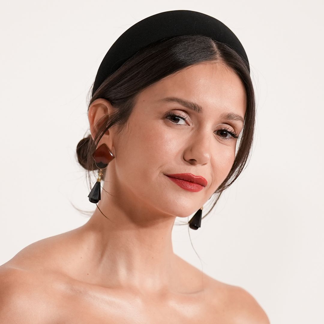 Nina Dobrev puts her strong abs on display in bra and leggings for workout video: 'Booty on fire'