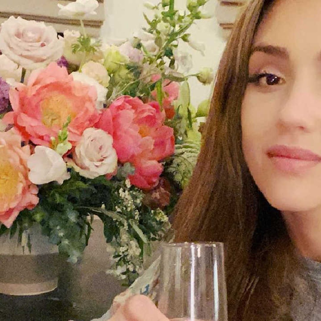 Jessica Alba’s sparkly 'slay at home' look is the most glam thing you’ll see all day