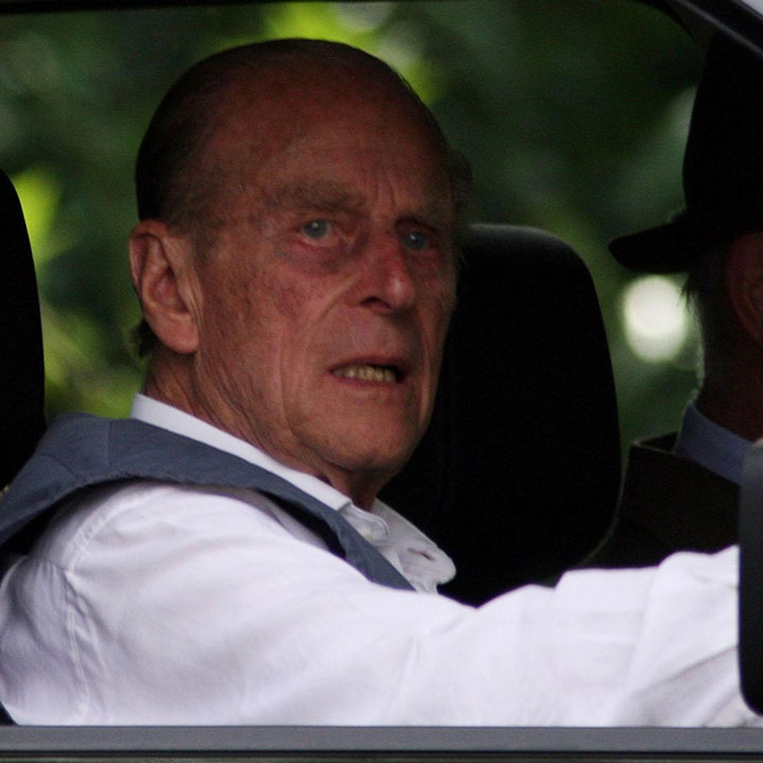 Prince Philip voluntarily gives up his driving licence
