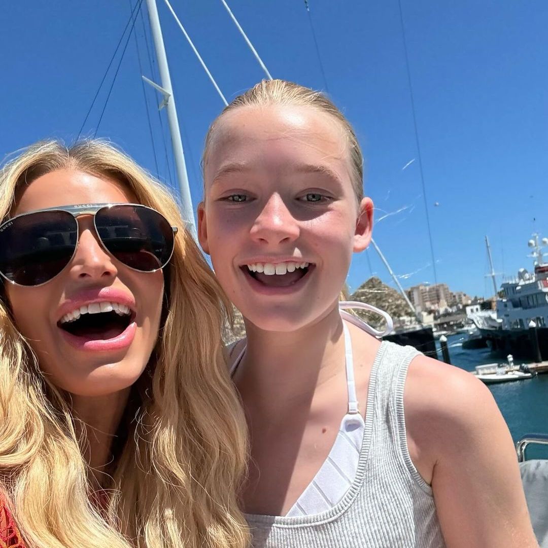 Jessica Simpson has fans seeing triple over glowing selfie with blonde look alike daughters