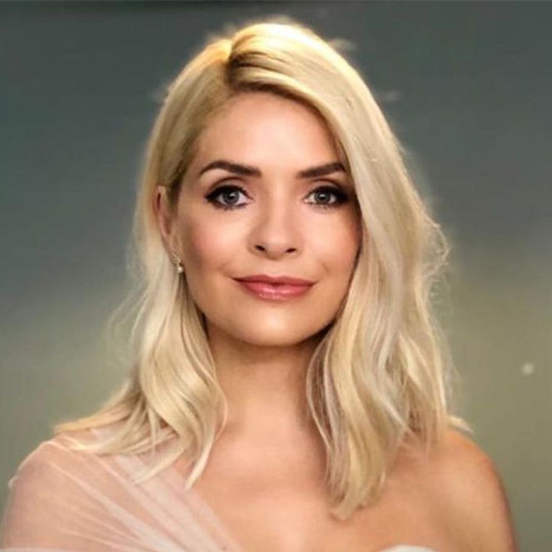 Holly Willoughby stuns fans with beautiful wedding dress photo