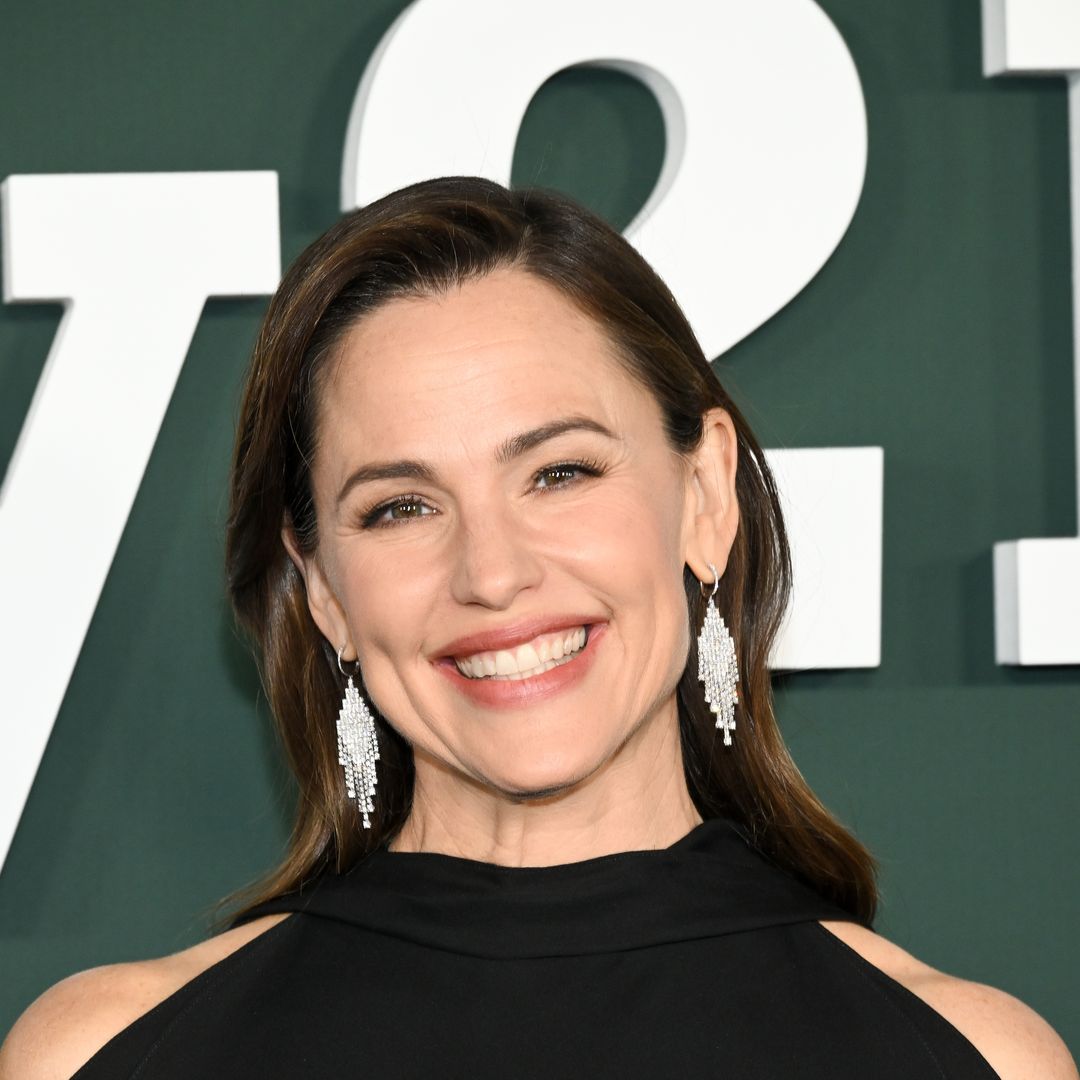Jennifer Garner is glowing in new beach photo from her summer vacation