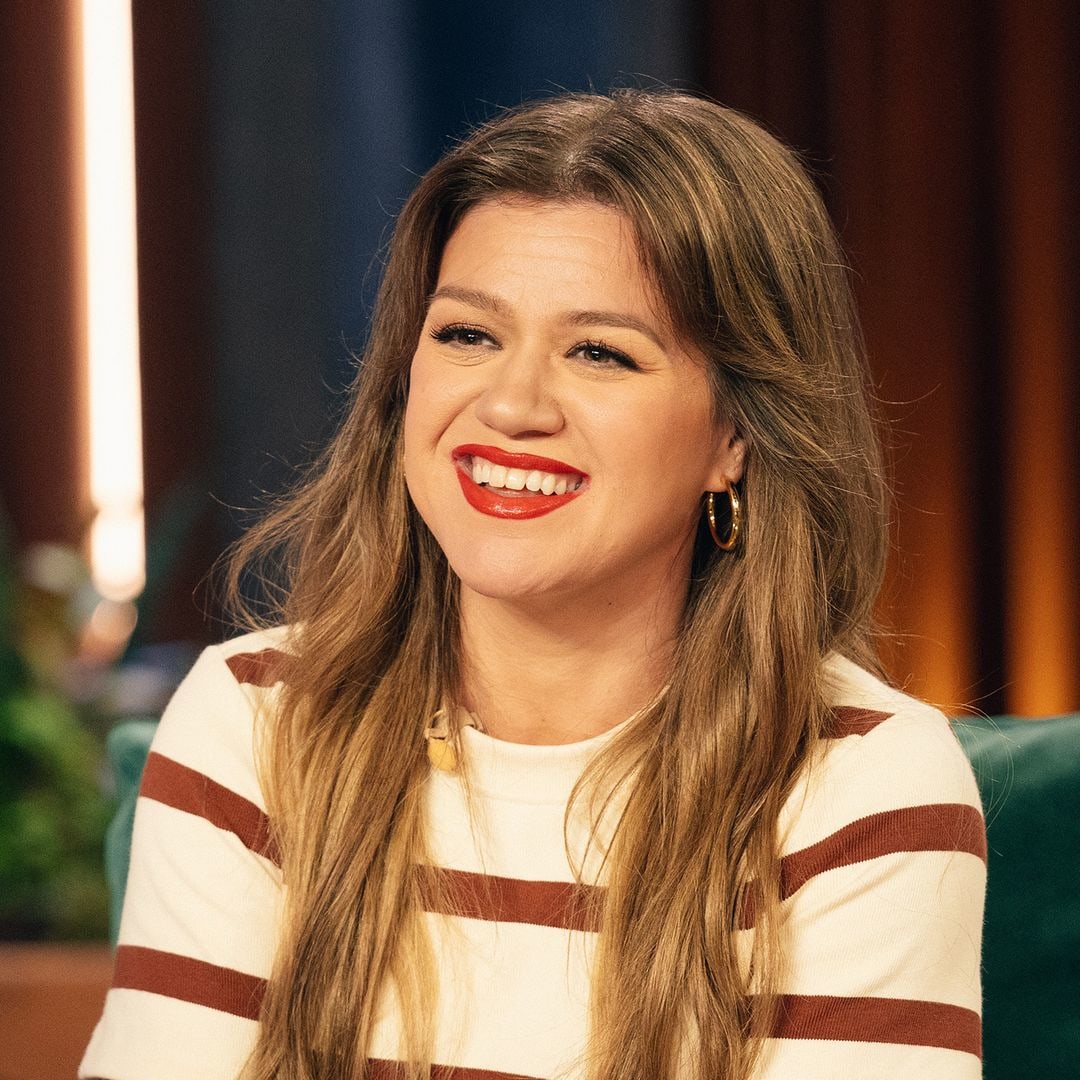 See Kelly Clarkson's totally unexpected fantastical transformation for upcoming show