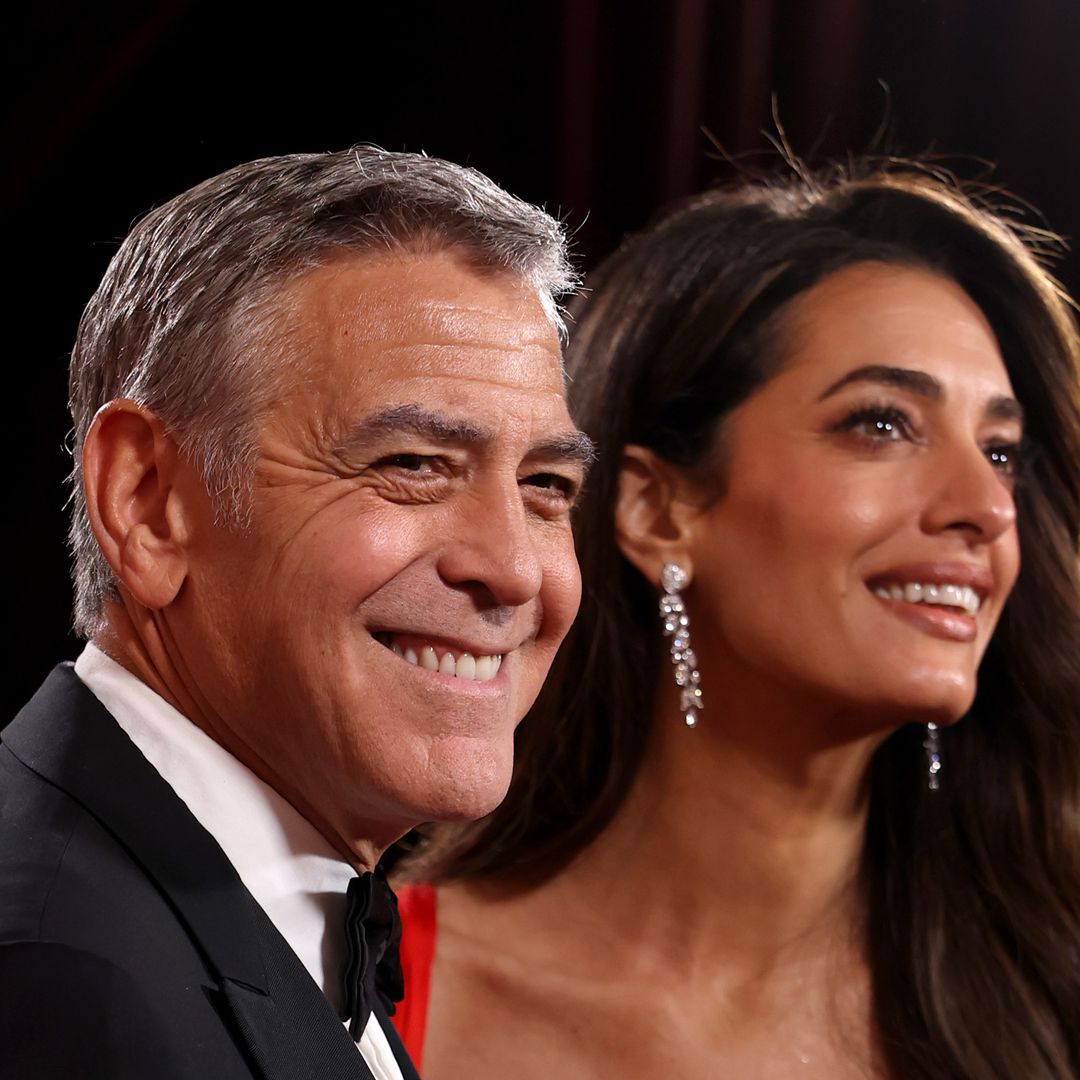 Amal Clooney arrives hand in hand with George Clooney at the Golden Globes