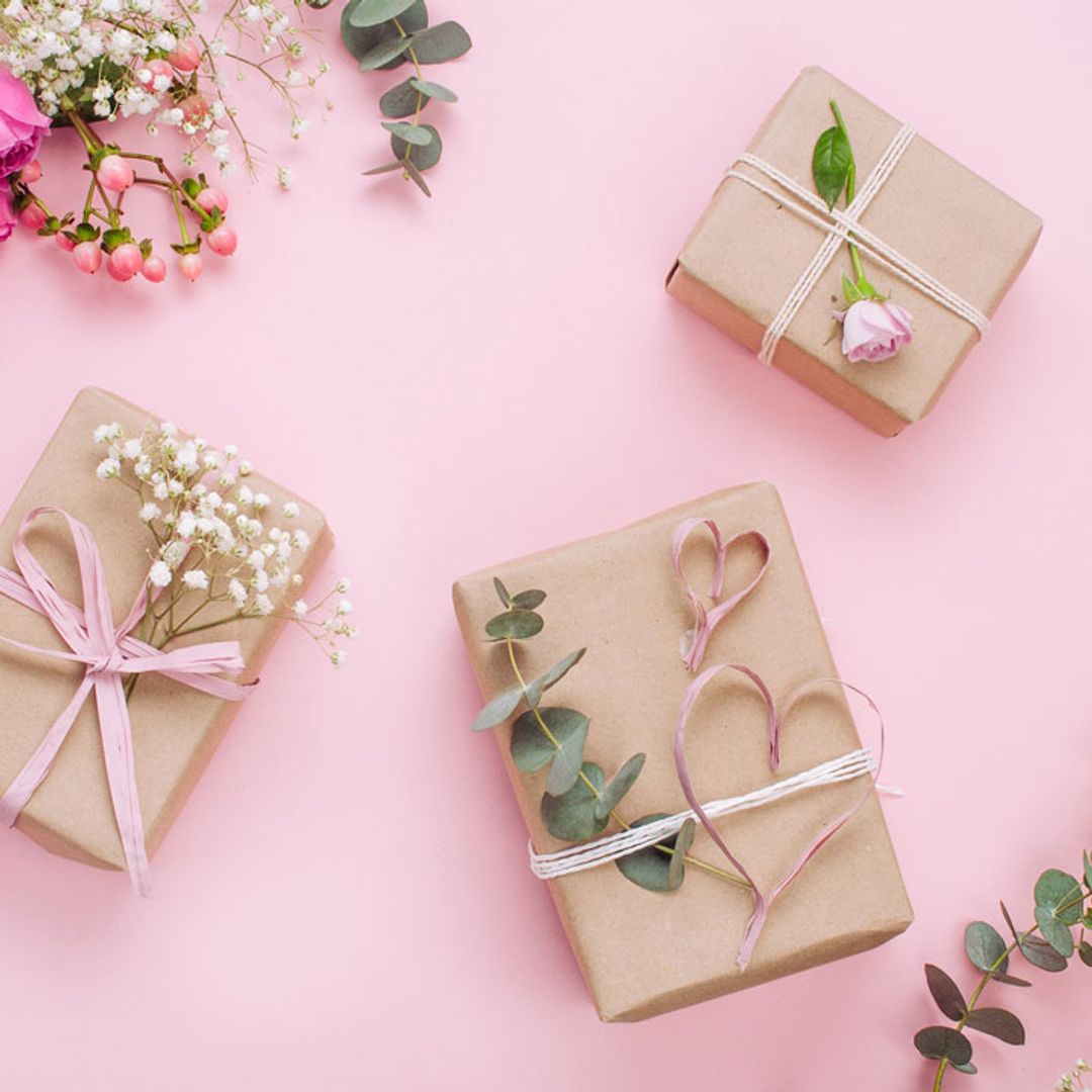 How much should you spend on wedding gifts?