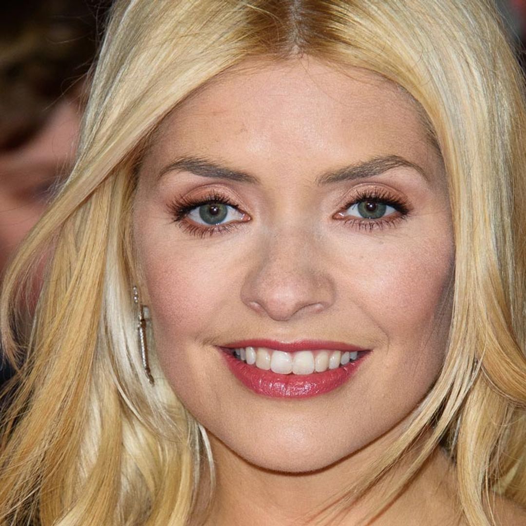 Holly Willoughby models three wedding rings – just like these royals