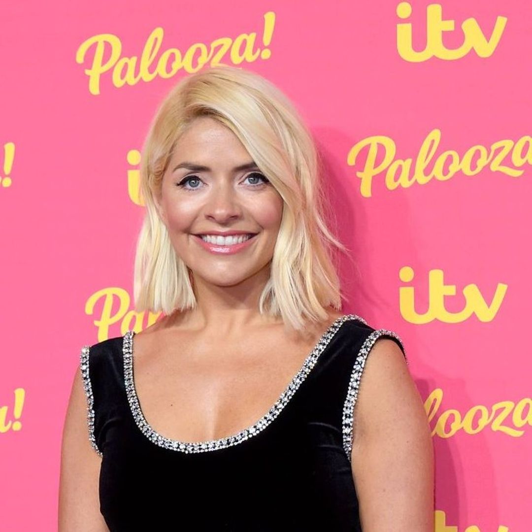 Holly Willoughby stuns fans in breath-taking black dress in new photo