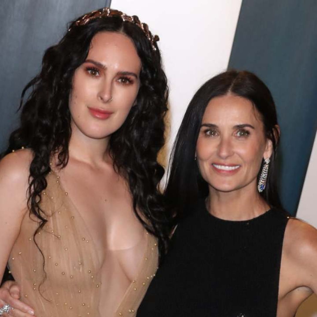 Demi Moore twins with daughter Rumer in red hot bikini for beach photo