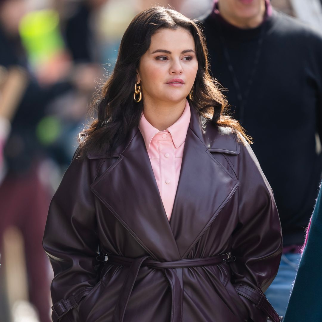 Selena Gomez borrows from Emily Ratajkowski with makeup-free beauty trick