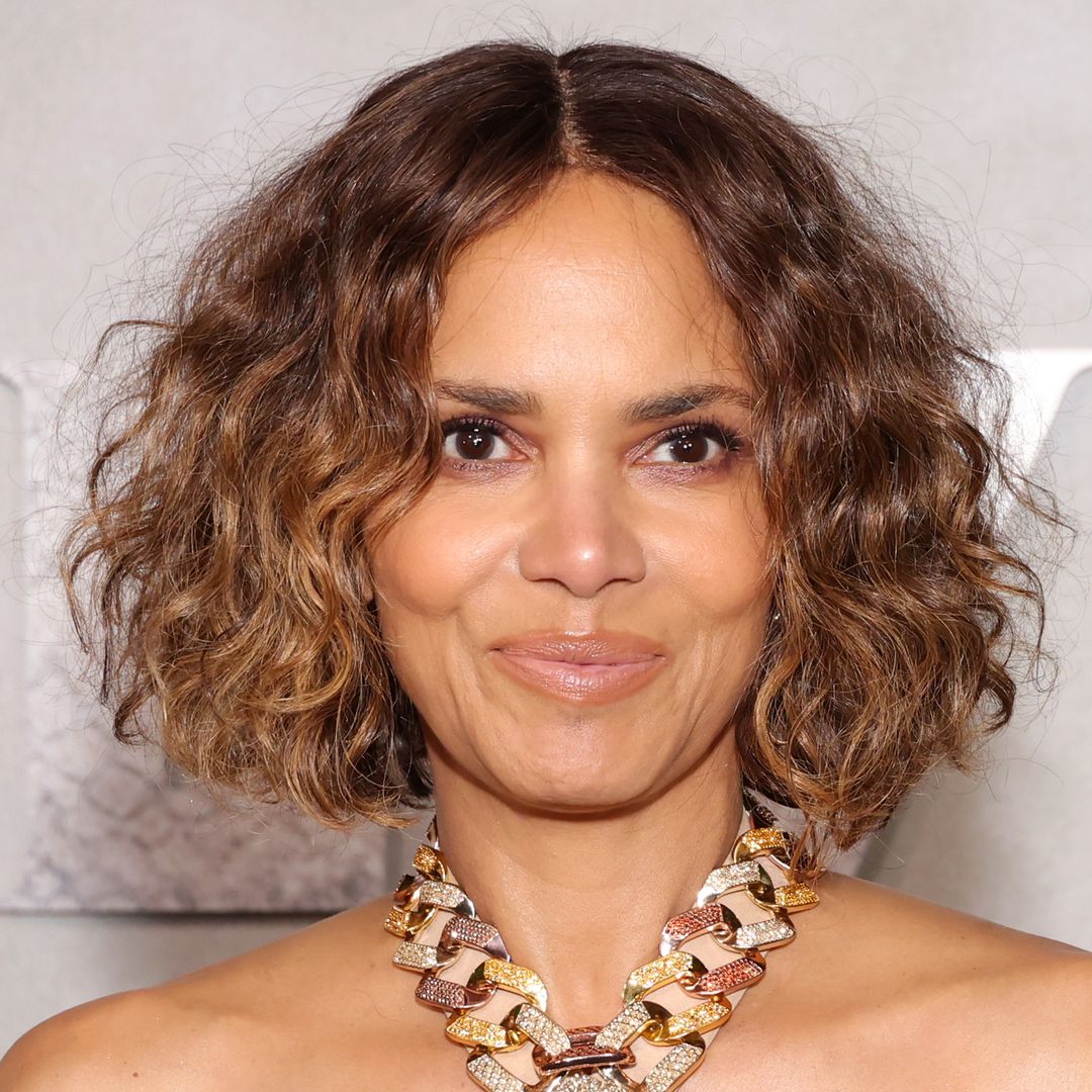 halle berry short hairstyle