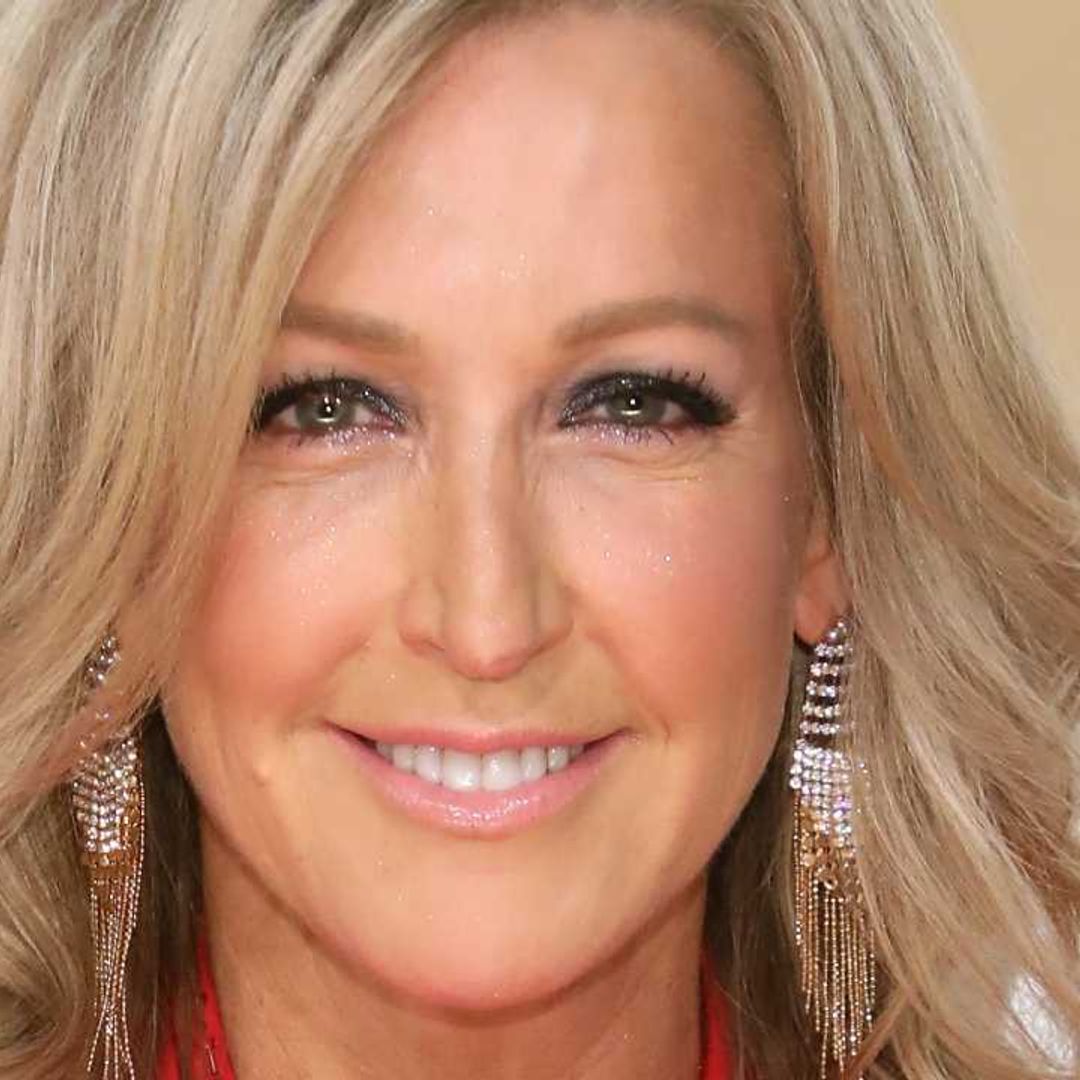 Lara Spencer looks fabulous in a crop top as she poses inside her home gym