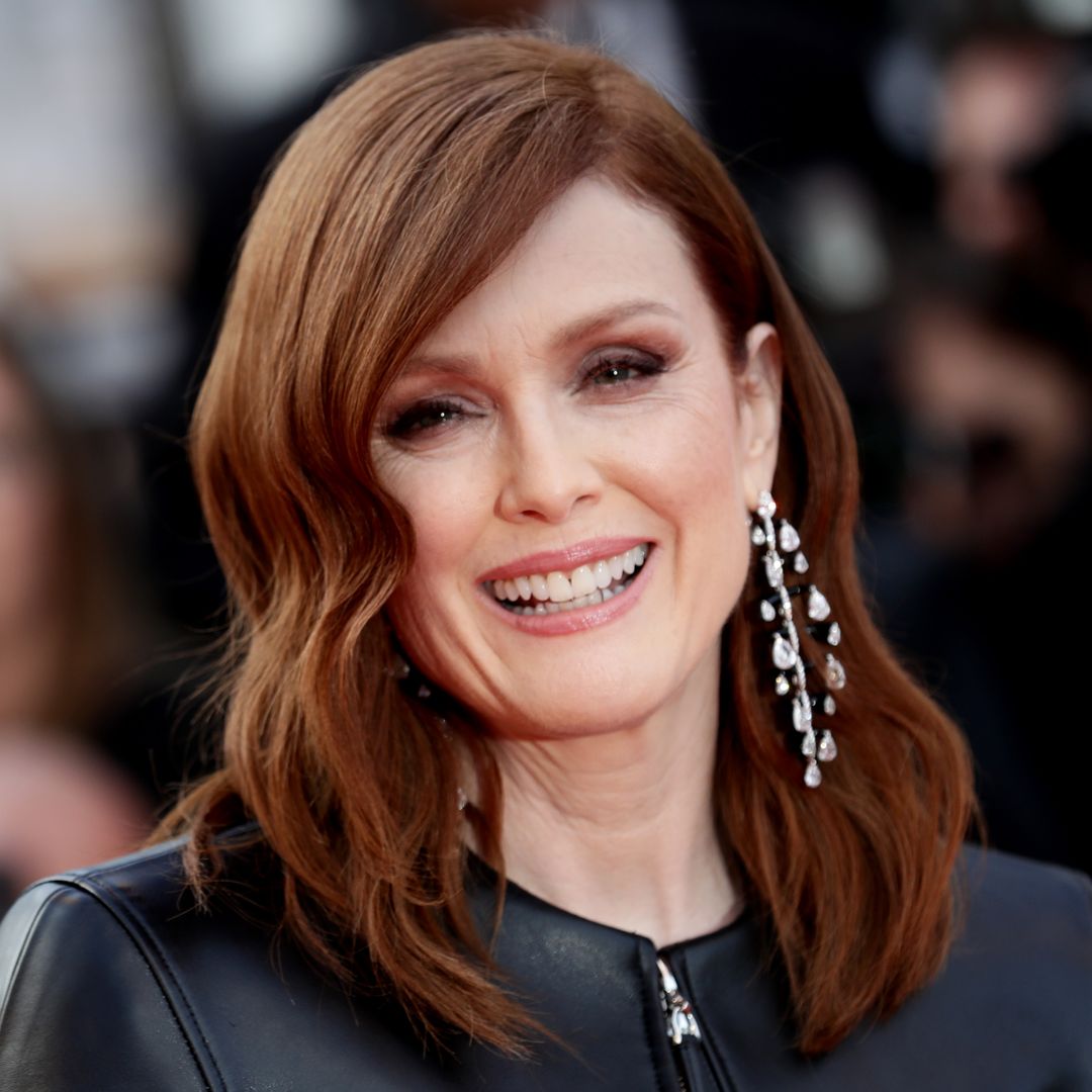 Julianne Moore's grown-up daughter is her double in photo from special day