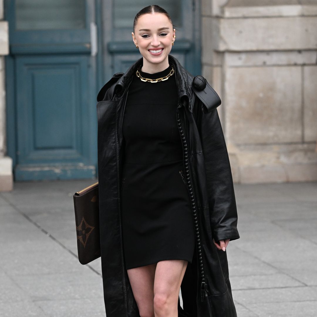 Phoebe Dynevor’s slinky plaid skirt is perfect for autumn