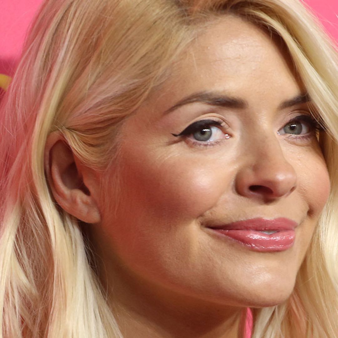 Holly Willoughby is a total style queen in her autumnal leather skirt