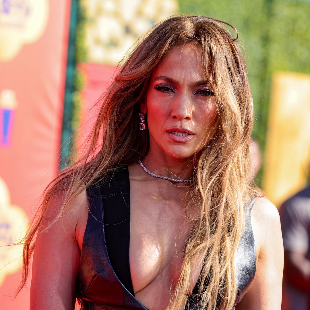 J. Lo's hair pulled out in uncomfortable dancing accident – here's what happened