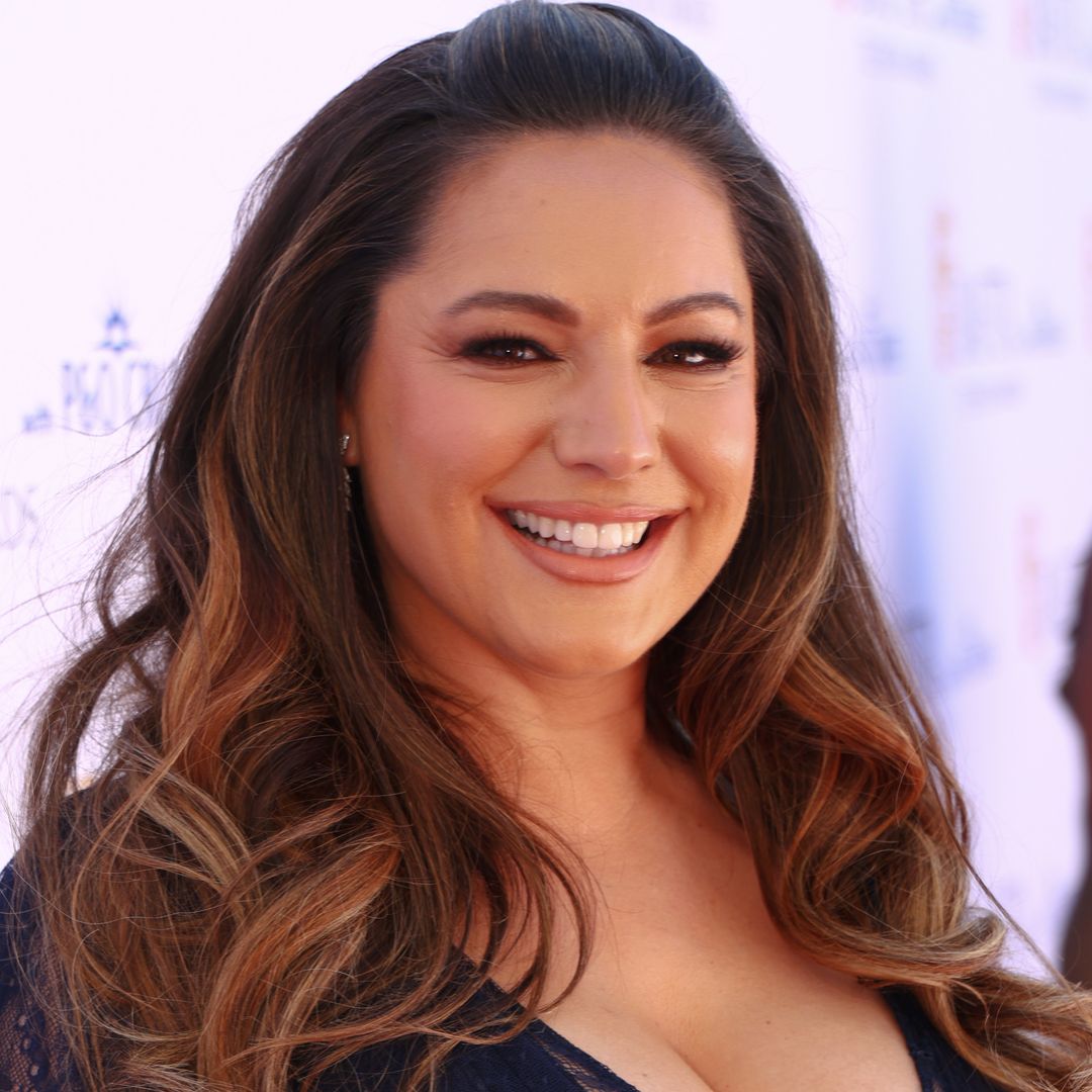 Kelly Brook just gave the 2025 Love Islanders a run for their money in new bikini