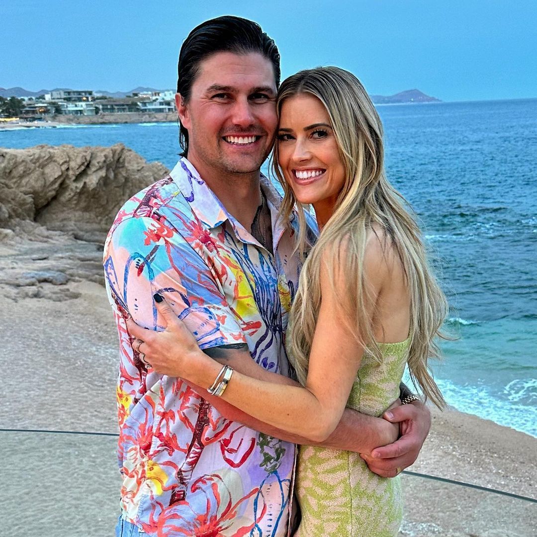 Christina Hall's husband gets amorous in her latest bikini photo – SEE