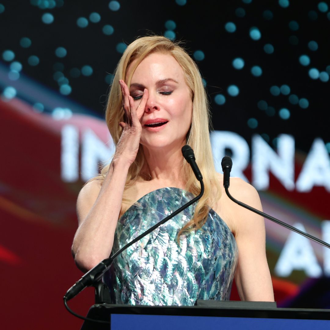 Nicole Kidman, 56, proves she's ageing backwards in head-turning selfie ...