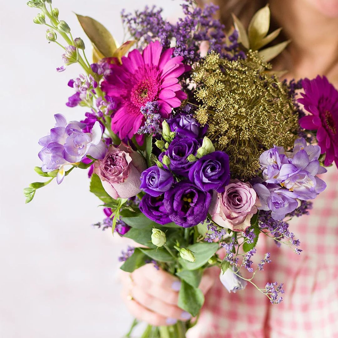 6 Coronation flower bouquets for a royal-worthy tablescape