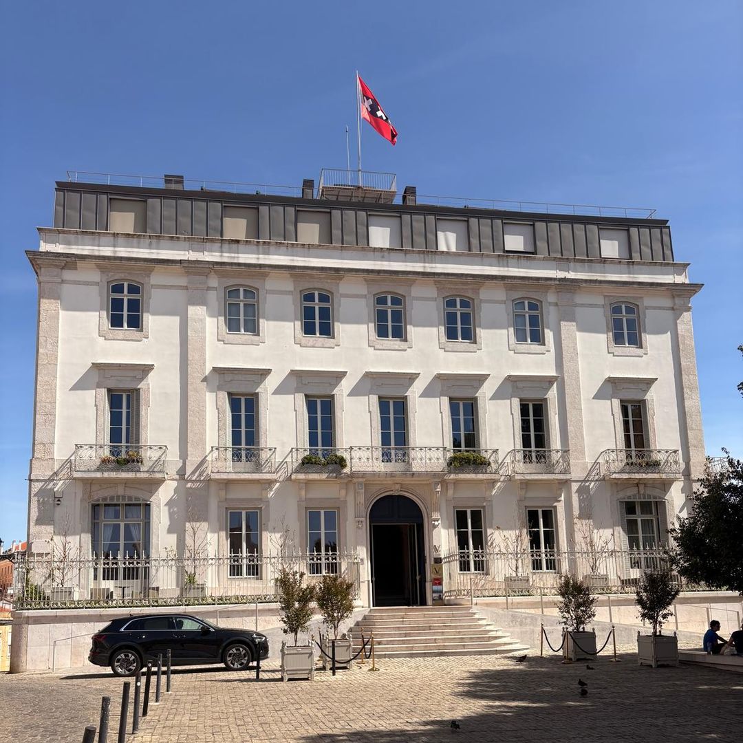 The majestic facade of the Verride Palácio de Santa Catarina