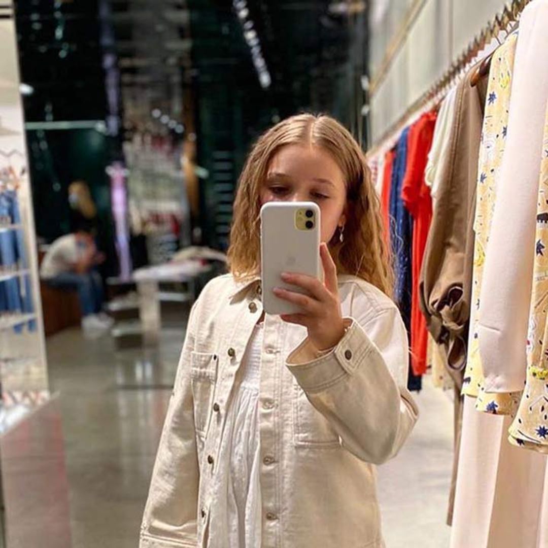 Harper Beckham hijacks Victoria's phone for adorable selfie session