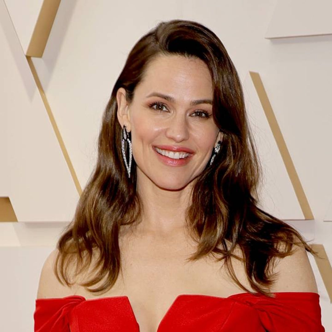 Jennifer Garner wows fans with incredible Oscars look and unexpected reunion