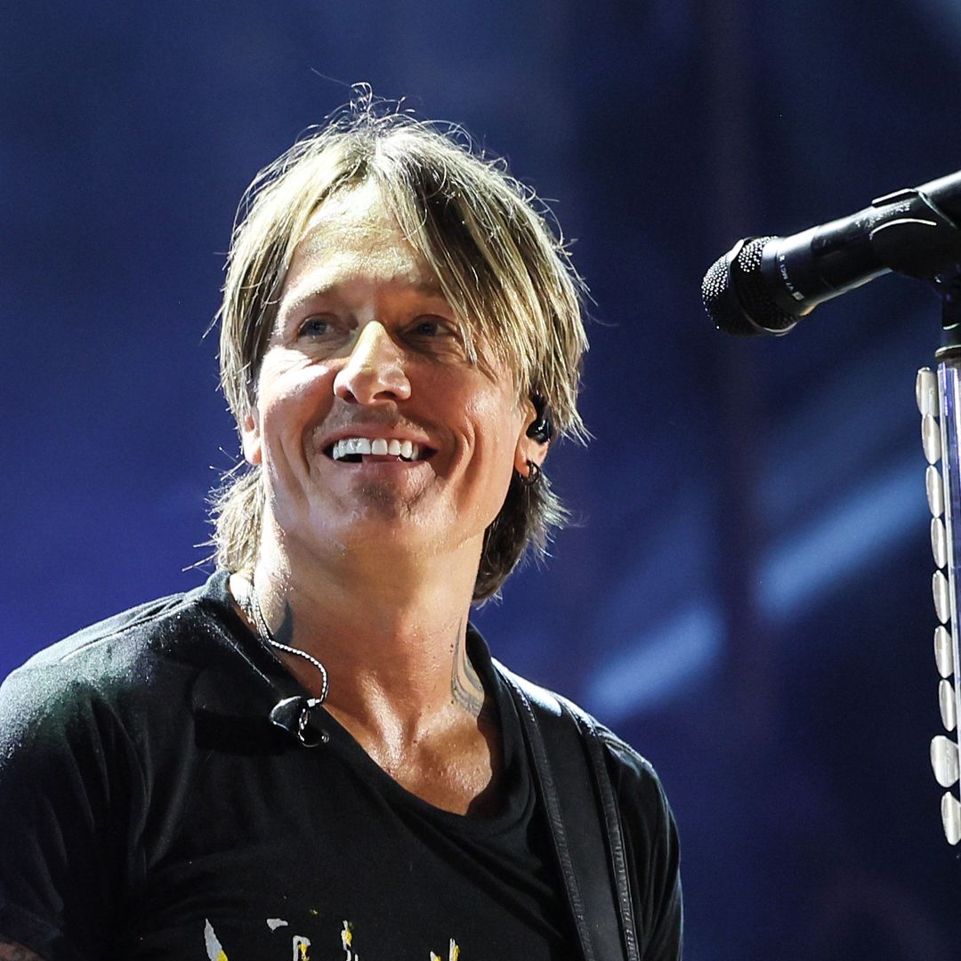Keith Urban brings family on stage for children's first concert 