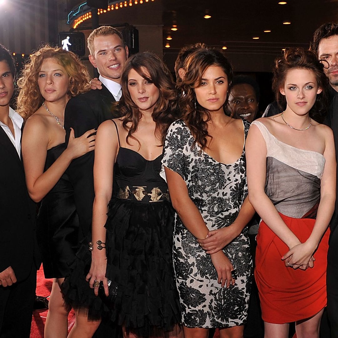 Twilight star raises questions in naked skirt – 17 years after the movie came out