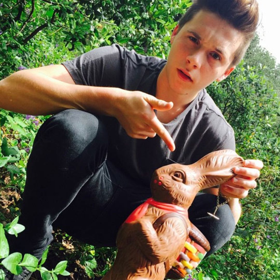 Brooklyn Beckham calls himself 'the next Gordon Ramsay' as he makes authentic brick-oven pizza