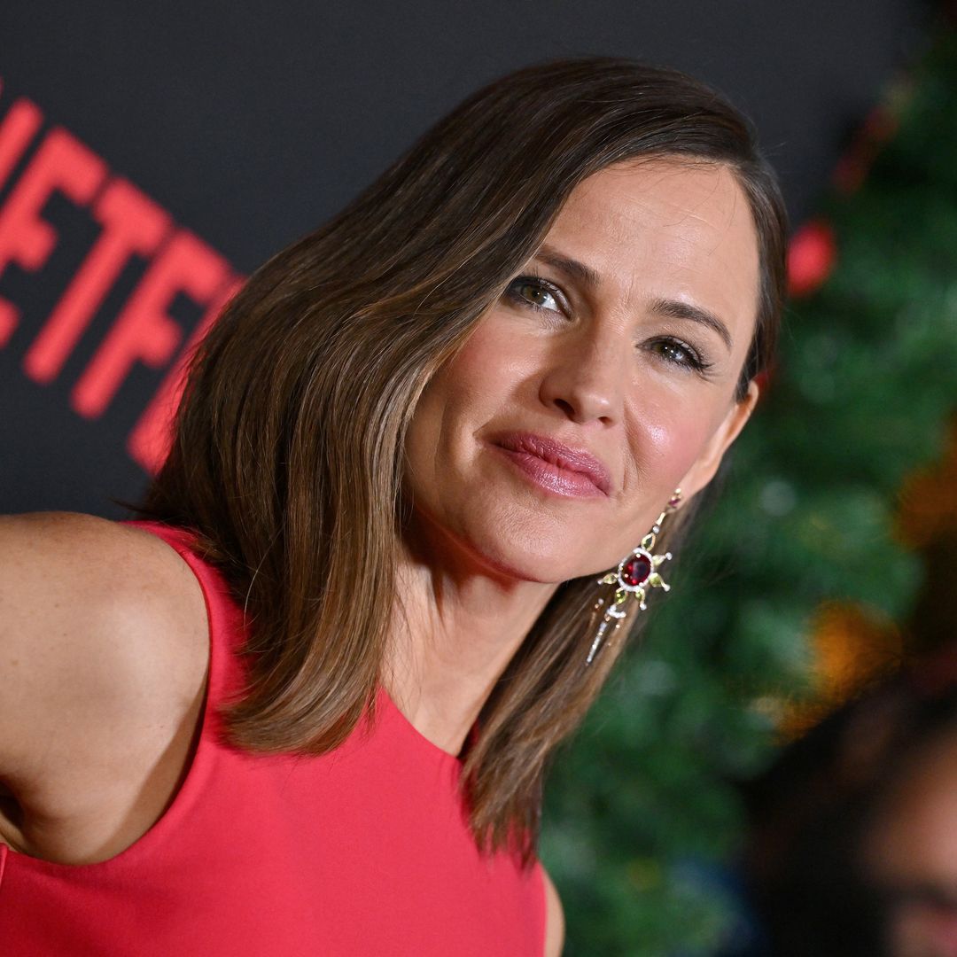 Jennifer Garner makes candid comment on 'loving' marriage with rare family photo