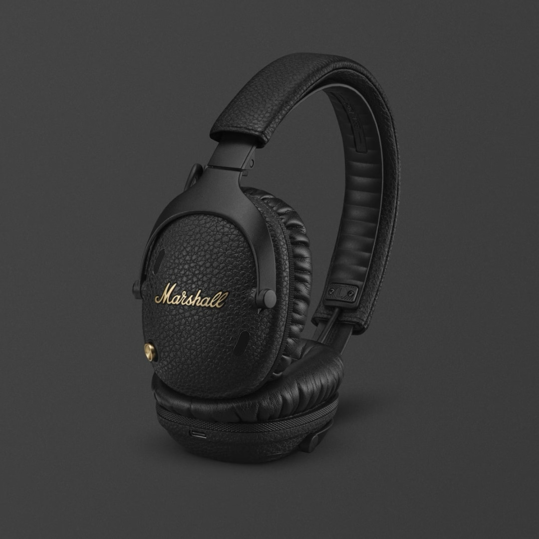 Marshall over-ear headphones in black 