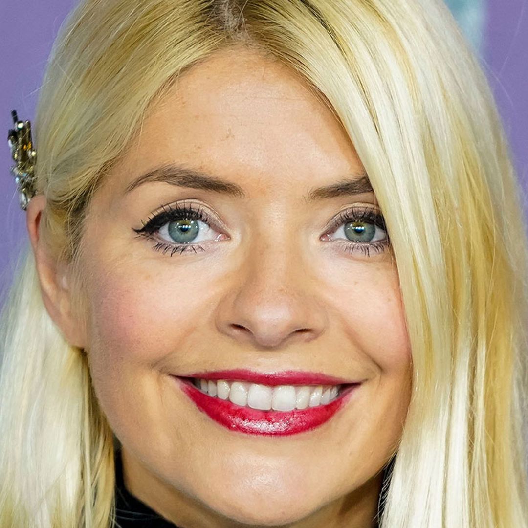Holly Willoughby's sparkly Zara pleated skirt makes This Morning fans want to party